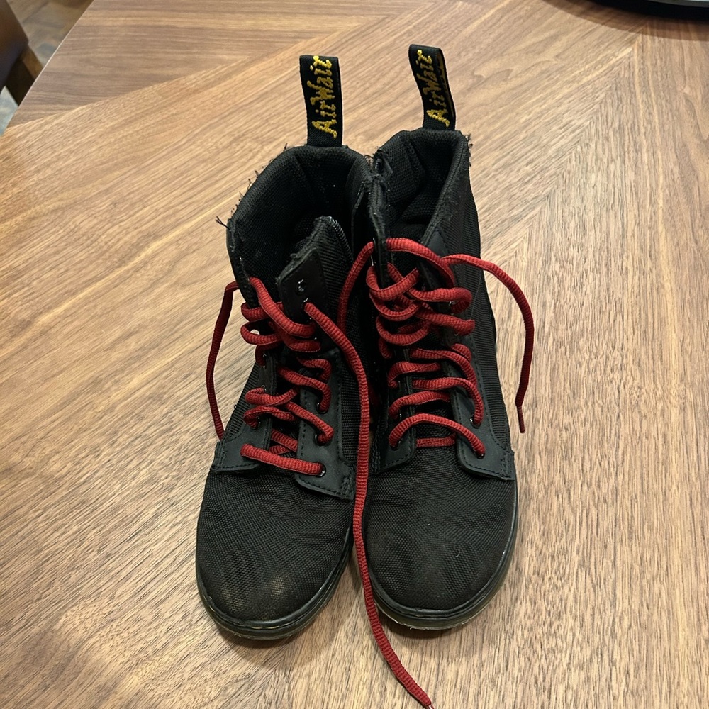 Dr. Martin combat boots kids size 3US; 34EU.